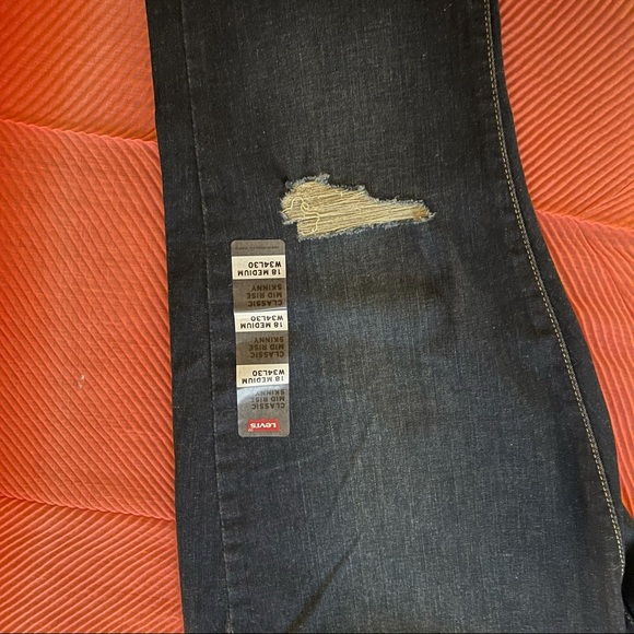 LEVI’S JEANS - Picture 7 of 8